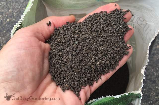 Natural fertilizer granules