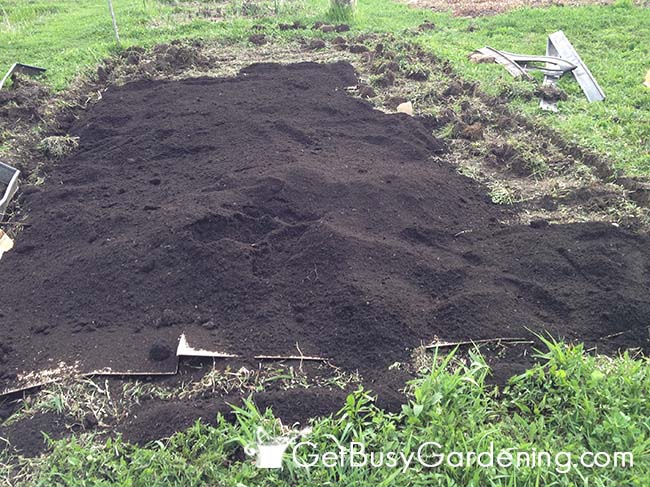 Adding Compost To New Garden Bed