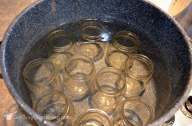 Preparing Jars For Canning Your Own Food (in 8 Easy Steps) - Get Busy ...