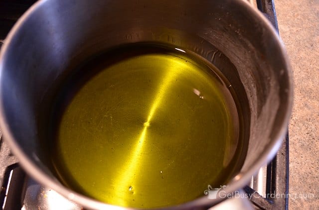 Simmer stevia sweetener liquid to remove alcohol