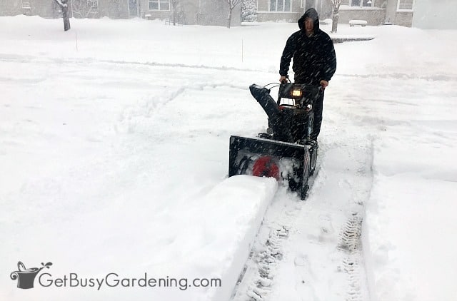 Troy-Bilt Vortex™ 3090 XP Snow Thrower in action Troy-Bilt Vortex™ 3090 XP Snow Thrower in action