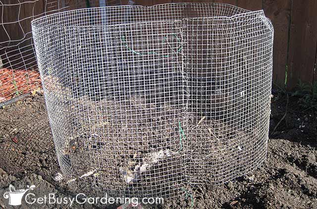 Making a compost bin out of wire mesh