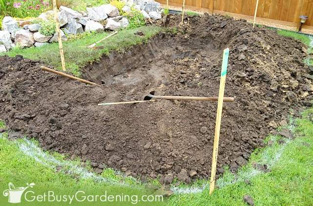 Digging the rain garden basin