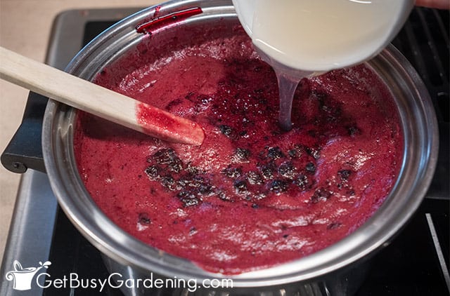 Adding liquid pectin to thicken my blueberry jam