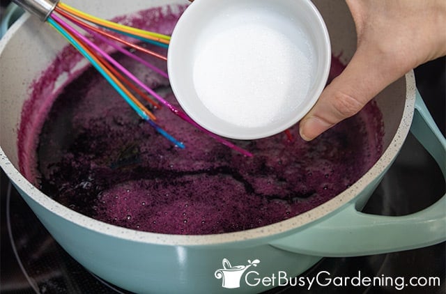 Thickening blueberry jelly with pectin