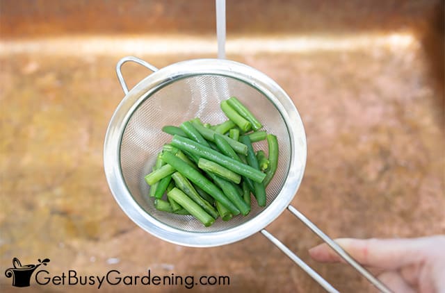 Washing green beans before freezing
