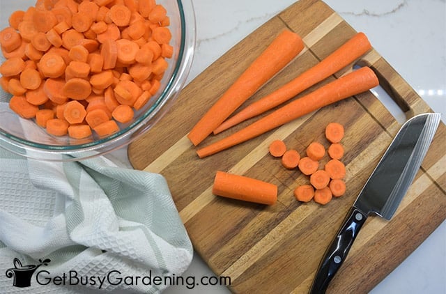 Slicing fresh carrots for canning