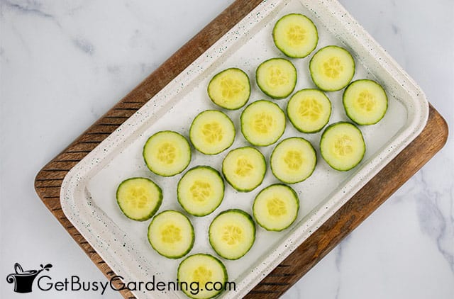 Flash freezing cucumber slices