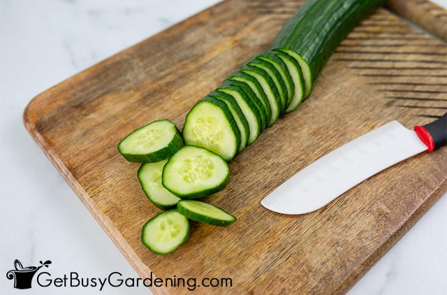 Preparing cucumbers before freezing